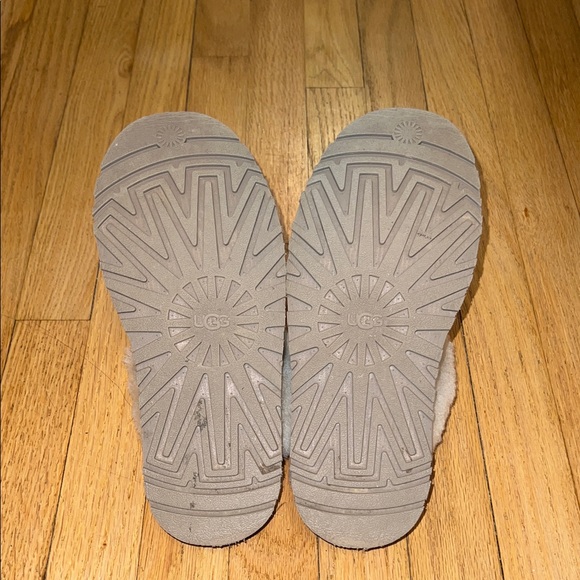 UGG Disquette Women’s Tan and Cream Sheepskin Slippers - Picture 9 of 9